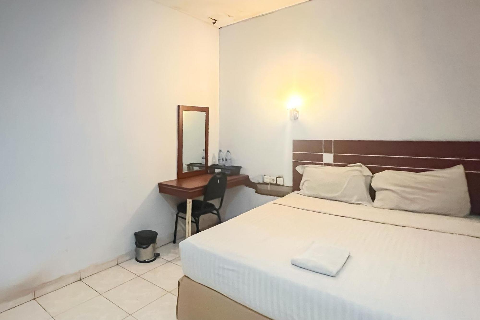 Urbanview Trisula Hotel Makassar Exterior photo